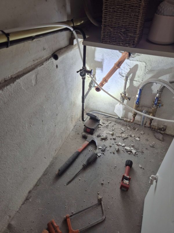 Deels vervangen gasleiding woning in Bussum